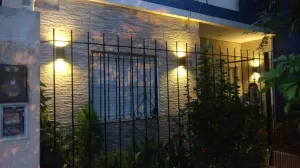 Casa 5 ambientes en esquina c/ garage y patio - APTA CREDITO