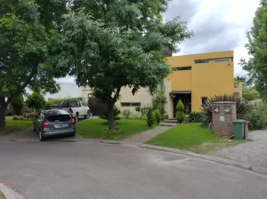 HSM, Casa en 2 plantas con terrazas y parque