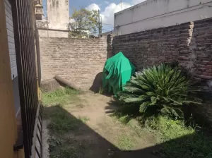 Casa 3 ambientes con patio y cochera 2 autos