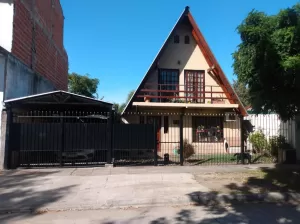 CASA ALPINA DE 4 AMB. CASTELAR SUR