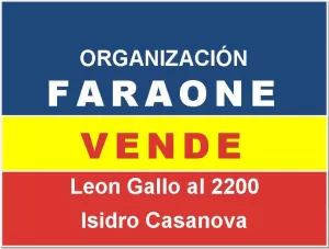 CASA EN VENTA.- CALLE LEON GALLO AL 2.200