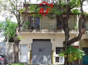 DEPARTAMENTO CINCO AMBIENTES CON TERRAZA Y NAVE INDUSTRIAL