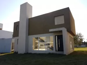 CASA A ESTRENAR EN VILLA CATALINA. RIO CEBALLOS