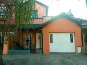 Casa de cuatro ambientes en venta en Haedo Sur