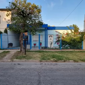 RETASADO VENTA CASA DE 3 AMB.COCHERA ITUZAINGO SUR