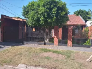 Chalet en venta de cuatro ambientes en Haedo