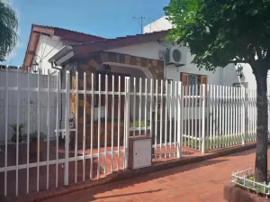 Casa de tres ambientes en venta en Haedo Sur