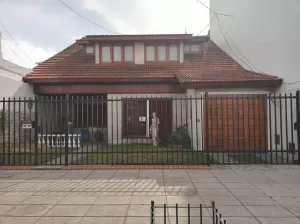Chaet en venta de cuatro ambientes en Moron Sur
