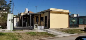 Casa y Depto sobre Sinclair, a metros de Av. Yrigoyen, Glew