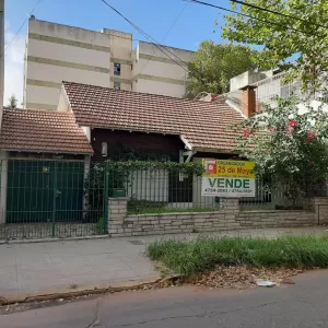 ¡NUEVO PRECIO! Chalet de 3 amb. con fondo.