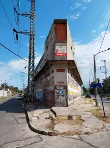 VENTA BLOQUE DE 2 GALPONES INDUSTRIALES EN ESQUINA