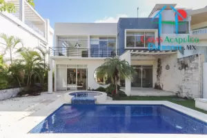 Casa con alberca y jacuzzi privados. Vista al campo de golf