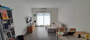 DEPARTAMENTO DOS AMBIENTES TIPO SEMIPISO CON RENTA