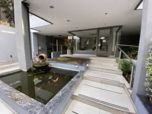 DEPARTAMENTO DE TRES AMBIENTES CON COCHERA Y BAULERA