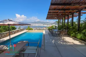 Casa con alberca y vista a la había