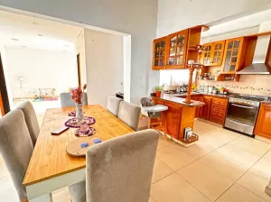 EXCELENTE CASA 4 AMBIENTES CON GARAJE Y TERRAZA