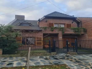 Casa sobre 9 de Julio al 1200