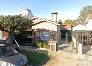 Casa 3 amb. con patio y garage