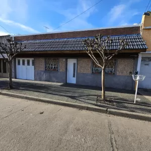 CASA  3 AMB C/ GARAGE, PATIO Y TERRAZA