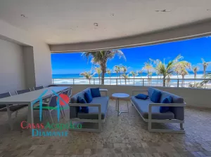 Departamento De Playa con terraza y vista frontal al mar