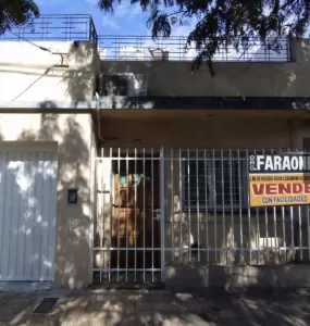 CASA EN VENTA.- CALLE VILLEGAS AL 2.900 SAN JUSTO