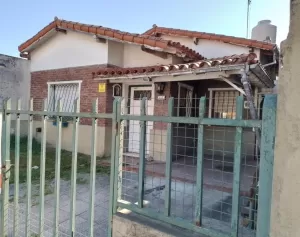 Casa en Venta-  4 amb  a  reciclar - San Andres.