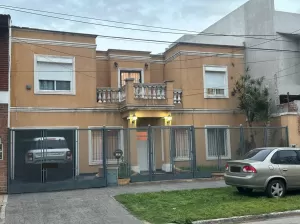 AMPLIA Y HERMOSA CASA 5 AMBIENTES