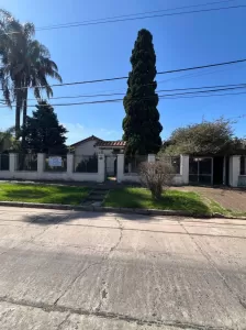 Excelente chalet. Amplio parque. Ideal inversión!