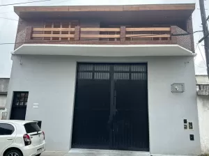 AMPLIO GALPÓN Y HERMOSA CASA EN PLANTA ALTA