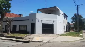 CASA DE 3 AMB SOBRE ESQUINA
