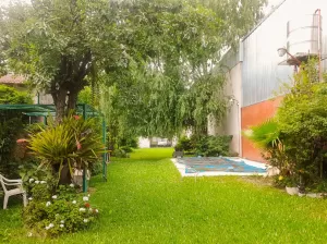 Benavidez, Casa con parque, pileta, quincho