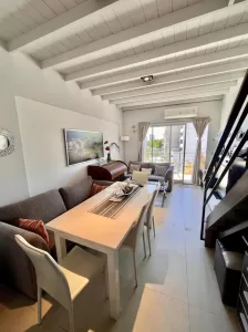 Depto tipo Duplex - Venta - 3 amb con patio.   V. Ballester