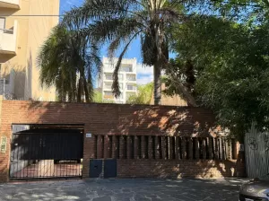 HERMOSA CASA  4 AMBIENTES CON COCHERA