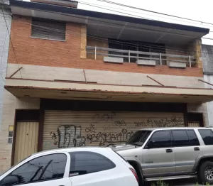 Galpón 267 m2 c/ Vivienda 126 m2