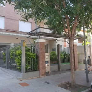 Hermoso depto. 3 amb. " A ESTRENAR" al frente con patio