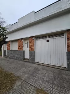 CASA 3 AMBIENTES C/GARAGE Y PATIO
