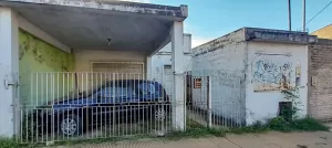 Venta Lote 7,50 x 46  con 2 casas de 3 y 2 amb