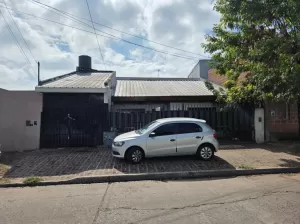 CASA 3 AMBIENTES CON FONDO LIBRE Y GARAGE