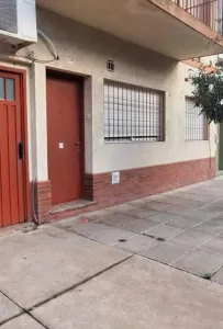 Hermoso  departamento de tres ambientes en planta baja  al f