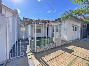 VENTA CASA 3 AMBIENTES CON COCHERA