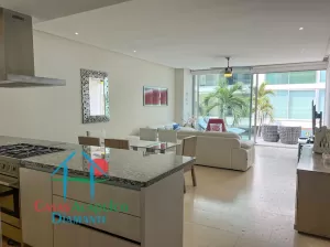 Con terraza y distribución funcional en Acapulco Diamante
