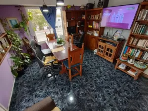 Excelente Departamento 4 ambientes contrafrente con balcón.