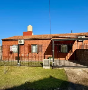 VENTA - CASA EN BARRIO LOS SAUCES