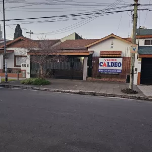 CASA 3 AMB CON GARAGE, QUINCHO Y PARQUE