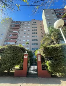 DEPARTAMENTO 4 AMBIENTES C/ESPACIO DE COCHERA