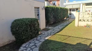 CASA 3 AMBIENTES MULTIFAMILIAR EN LOTE PROPIO CON JARDIN
