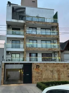 HERMOSO DEPARTAMENTO 3 AMBIENTES CON COCHERA