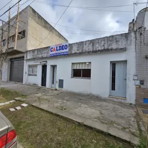 CASA SOBRE LOTE DE 8.66 X 24