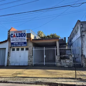 CASA 3 AMB CON DOS GARAGES Y FONDO LIBRE