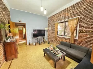 CASA 3 AMBIENTES CON 2 LOCALES AL FRENTE